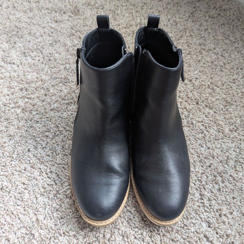 Me Too Women's Black Wedge Ankle Boots Vegan Leather Zip Booties Size 7.5 - Picture 2 of 8
